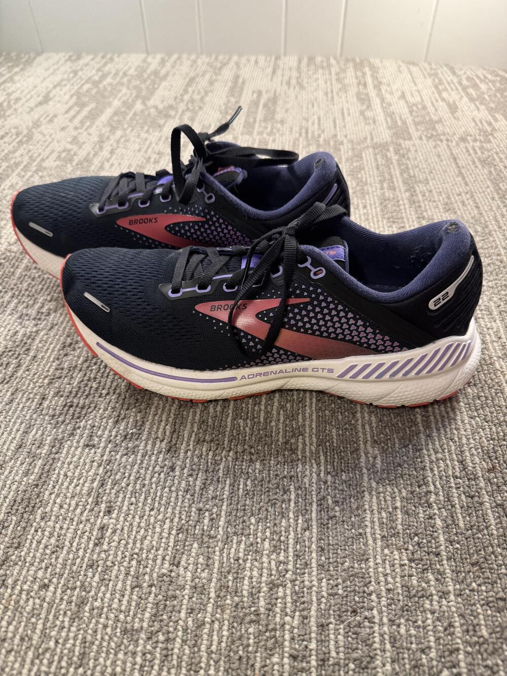 Brooks Adrenaline GTS 22 Shoes Womens Size 9.5 Black Purple Running Sneakers